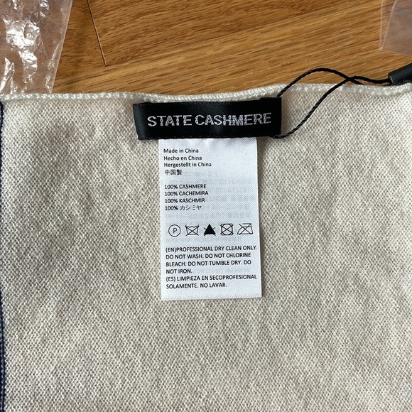 NWT luxurious 100% cashmere scarf ! Great gift - Picture 4 of 8